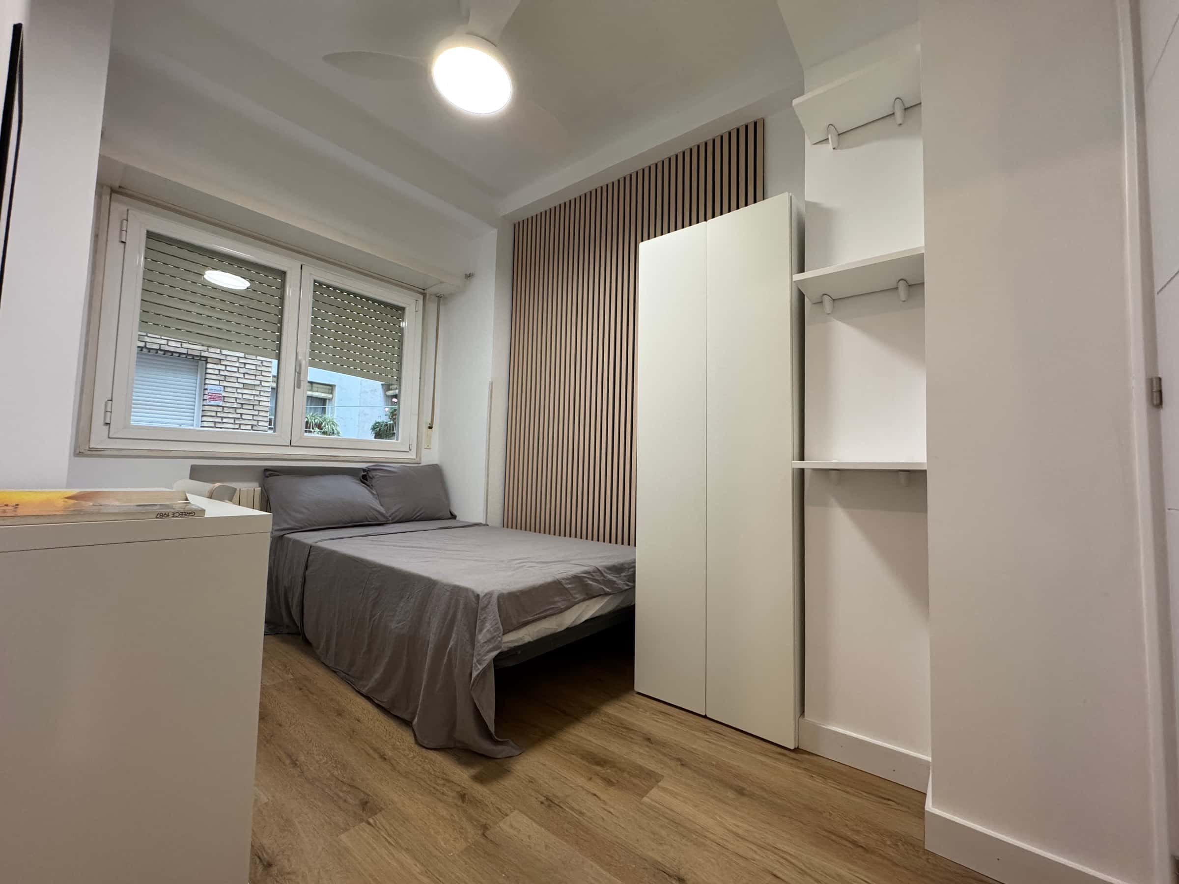 Zimmer in Calle del General Margallo, Madrid für 100 m² mit 5 Schlafzimmer