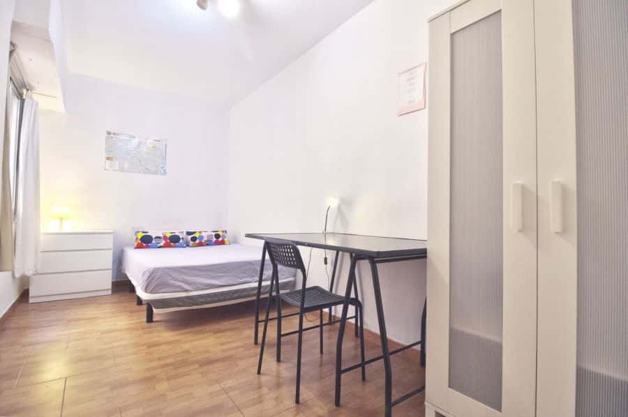 Habitación en piso de 4 habitaciones en Algirós