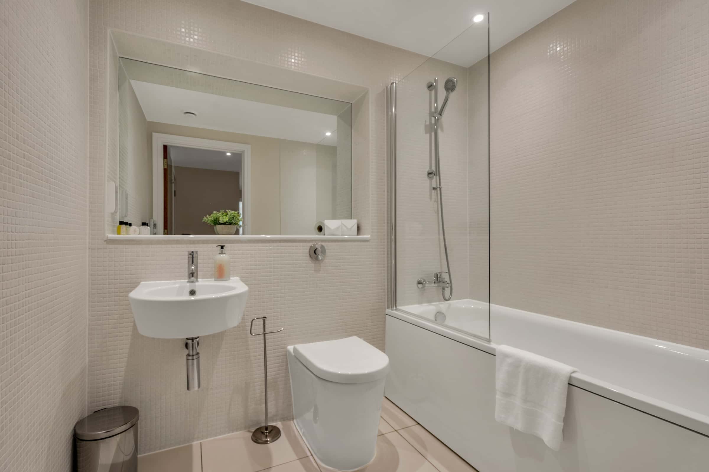 Apartamento em Lanterns Way, London para 80 m² com 2 quartos