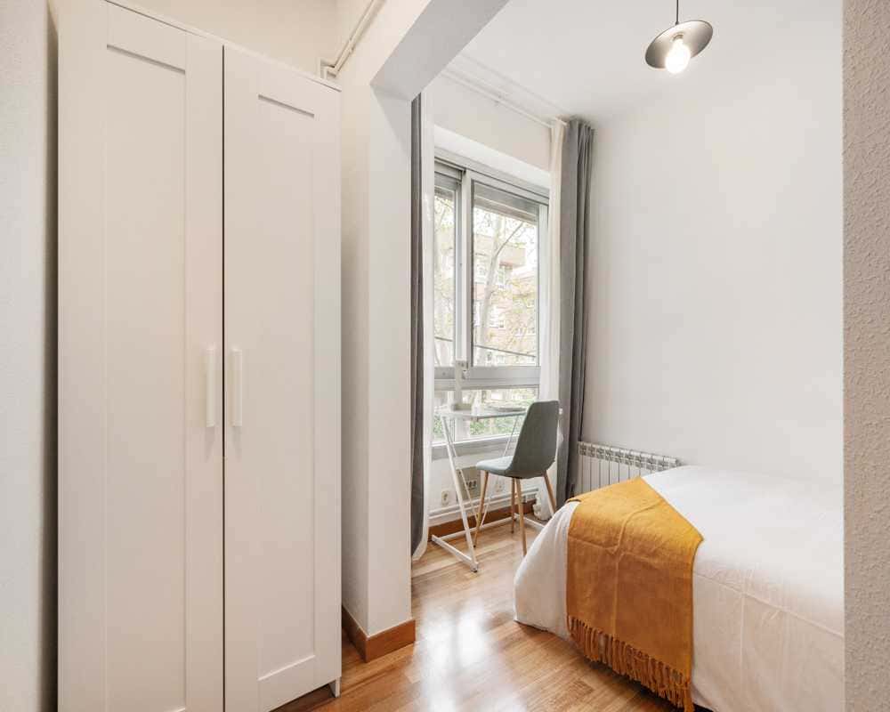 Habitación individual en la Calle Mesena