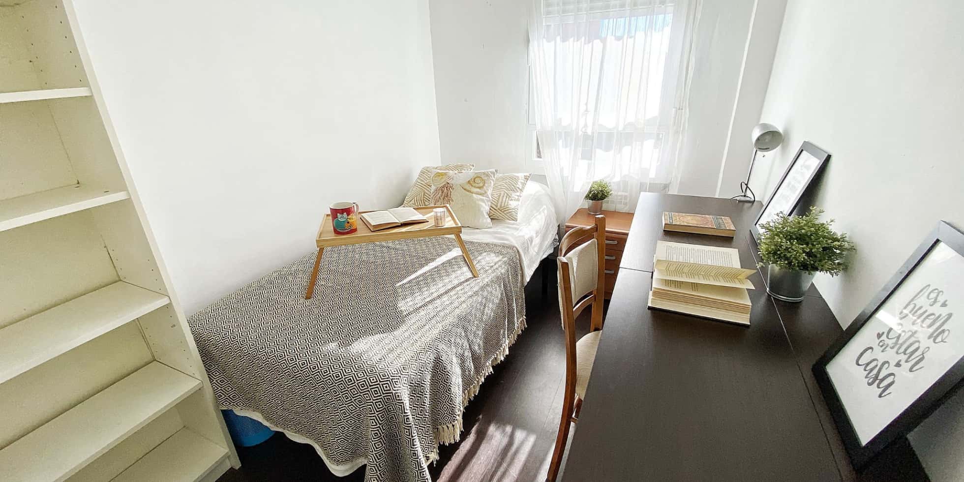 Calle de Escalona, 82 (ONLY STUDENTS)