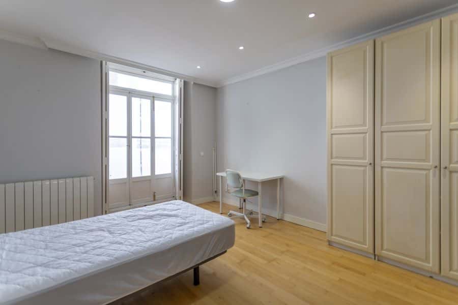 Habitación en piso de 5 habitaciones en Ciutat Vella