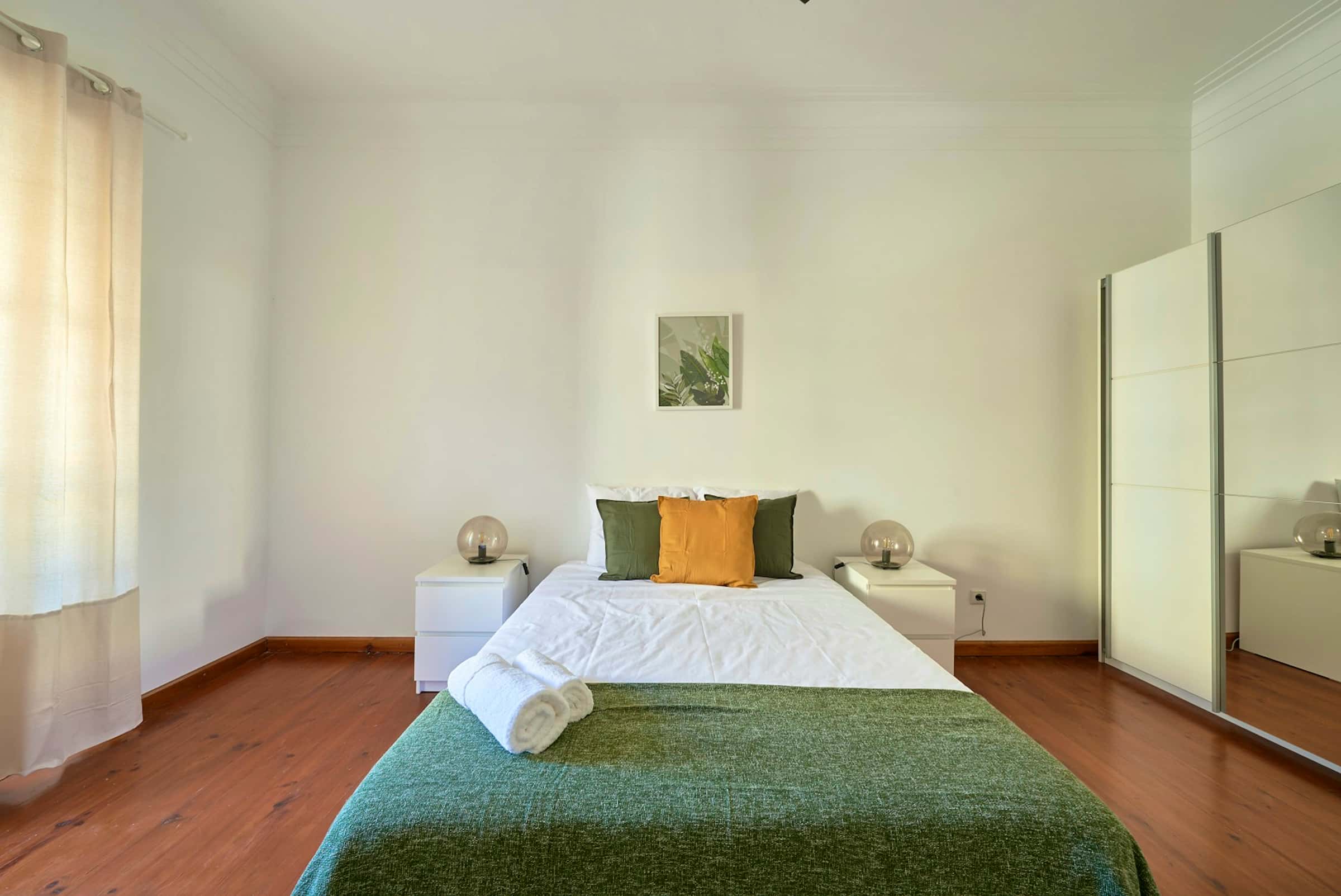 Bedroom in a 6-bedroom apartment in Av. João XXI, Lisbon - Room 4
