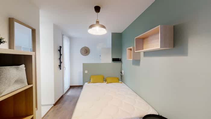 Listing photo thumbnail