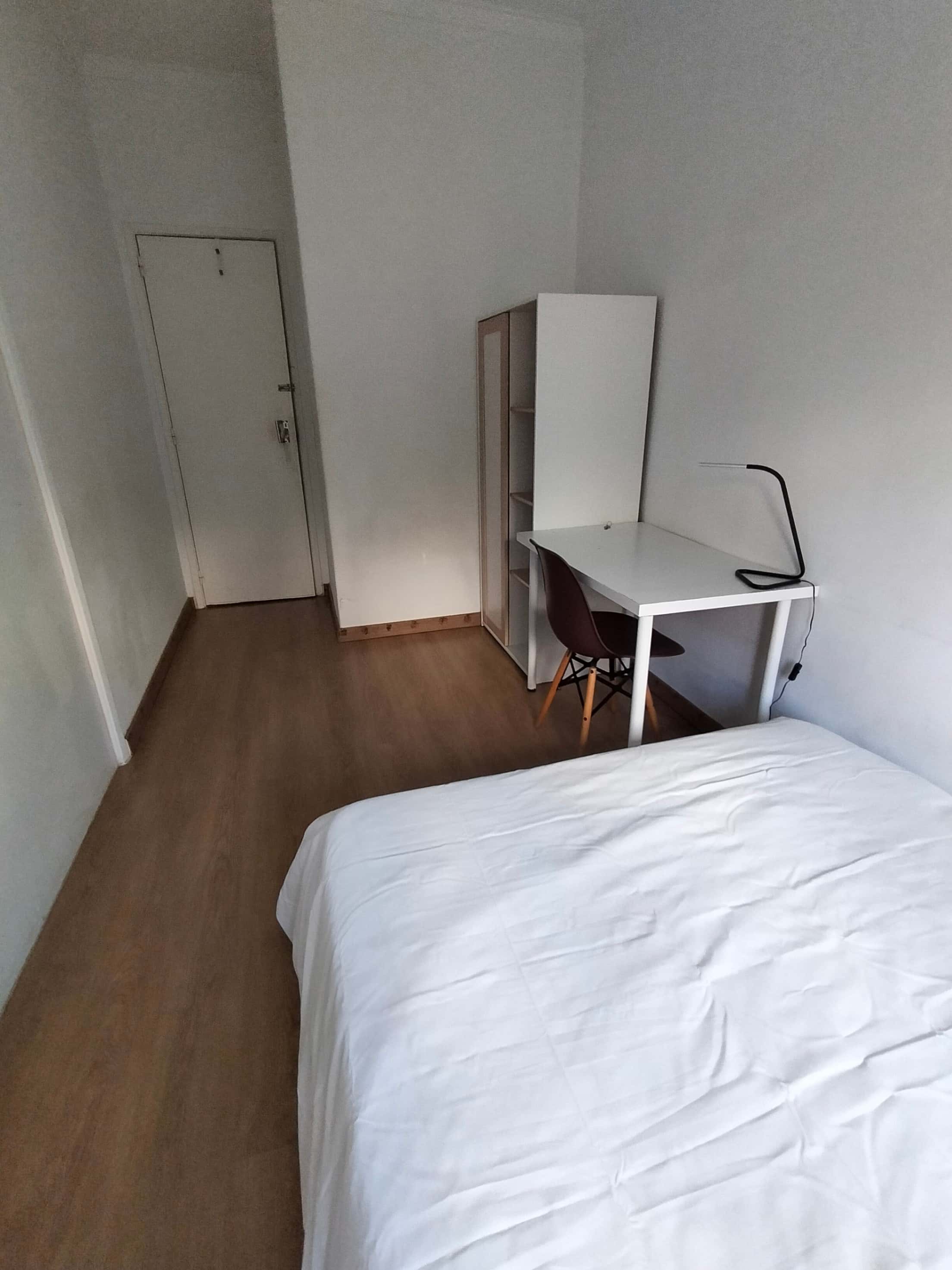 Quarto com cama de casal em apartamento com 3 quartos - FLAT Q - Q1