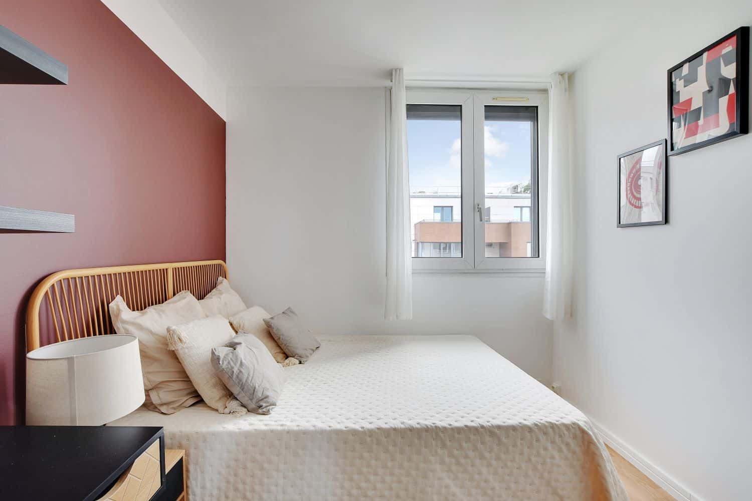 Move into this 10 m² room