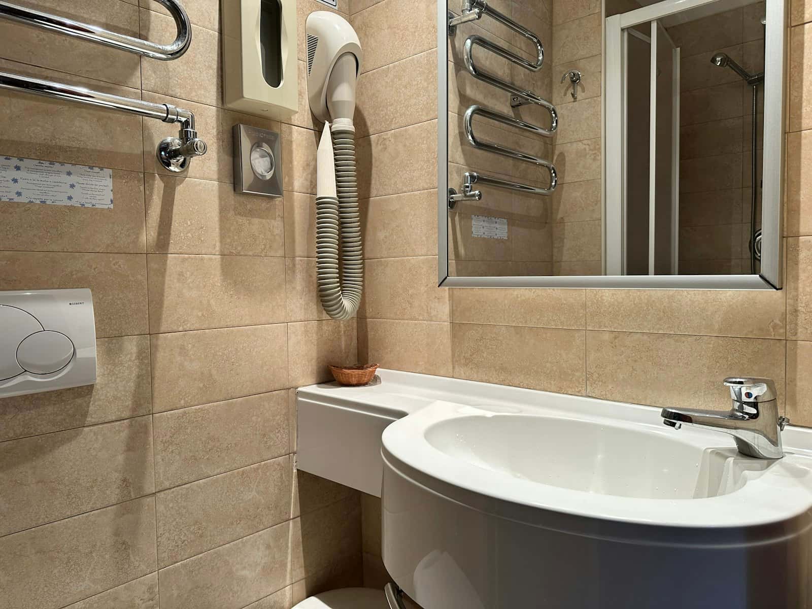 Chambre dans Lungo Dora Napoli, Torino pour 1100 m² avec 10 chambres