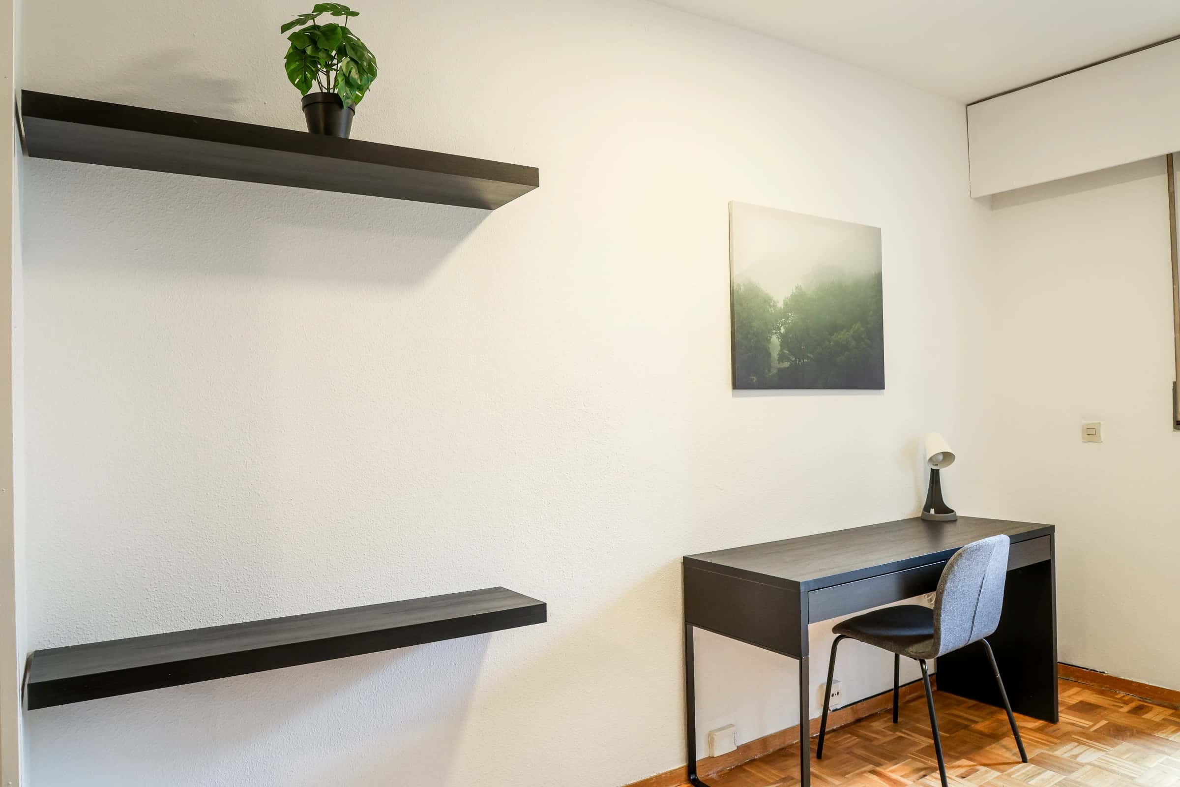 Chambre dans Calle de Santiago de Compostela, Madrid pour 120 m² avec 6 chambres