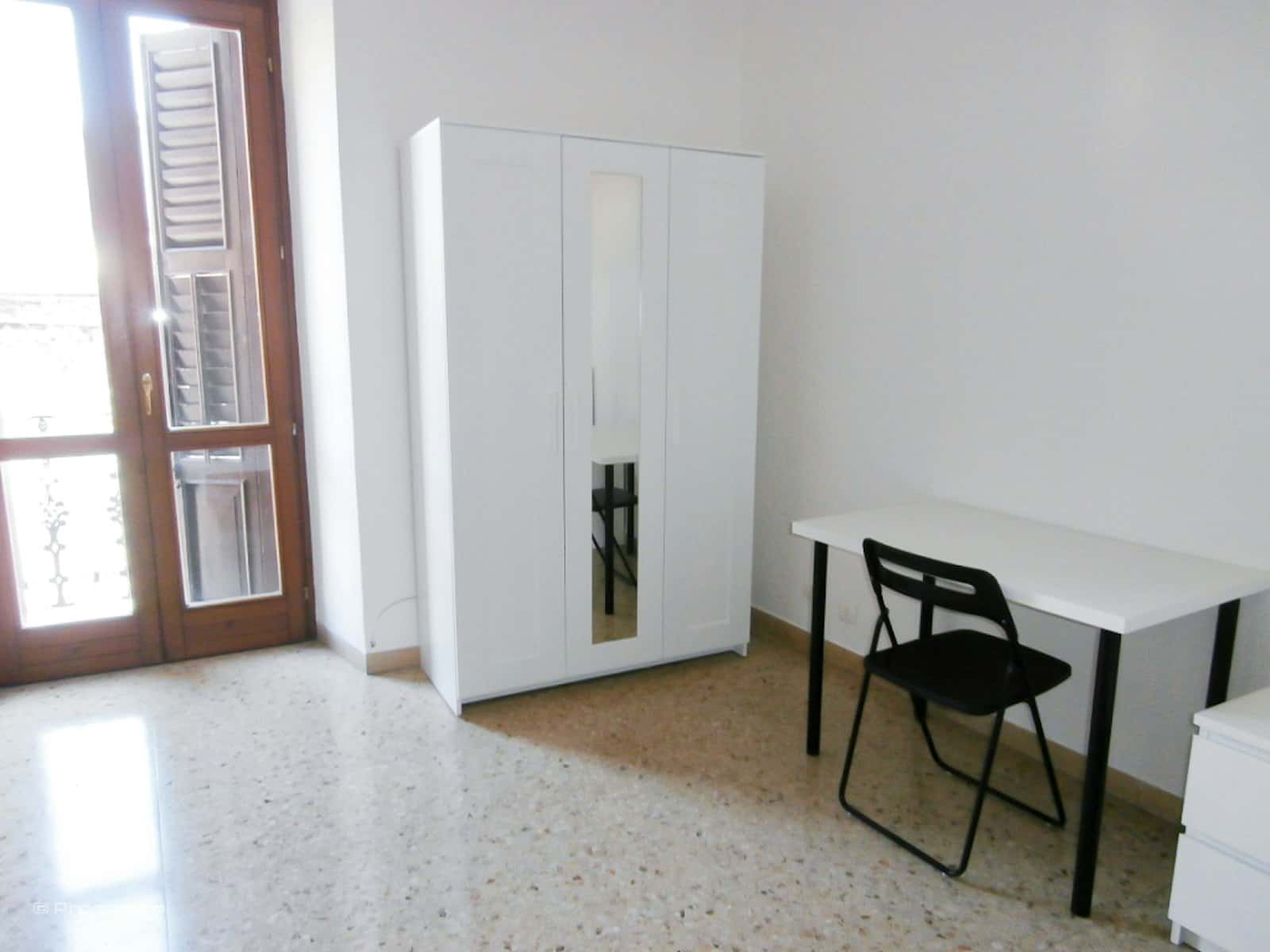 Zimmer in Via Santa Chiara, Verona für 70 m² mit 3 Schlafzimmer