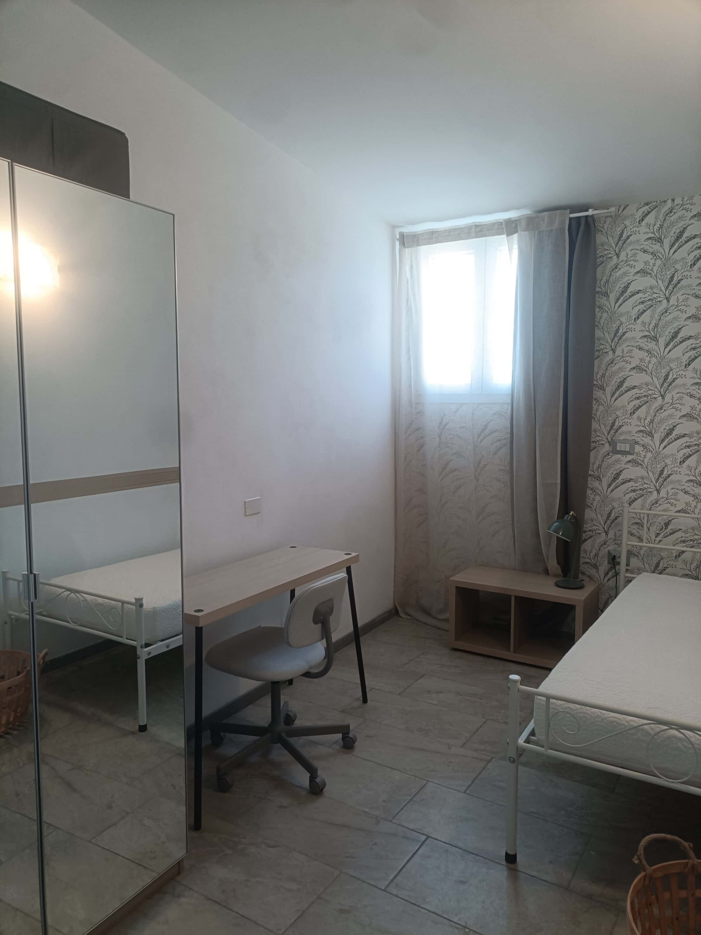 Chambre dans Via Castellammare, Milano pour 120 m² avec 4 chambres