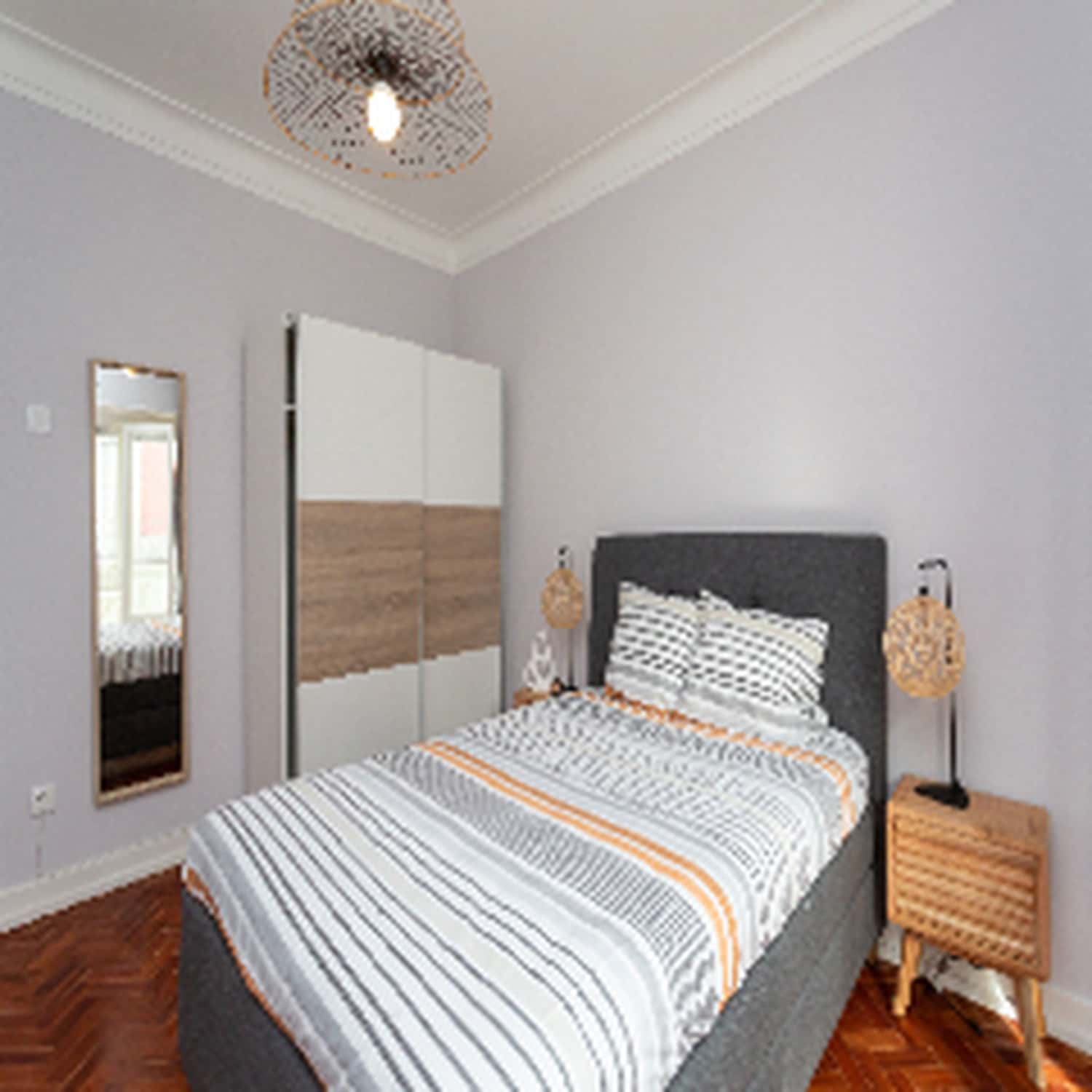 Room 3 - 40. Primeiro de Maio 146 2D