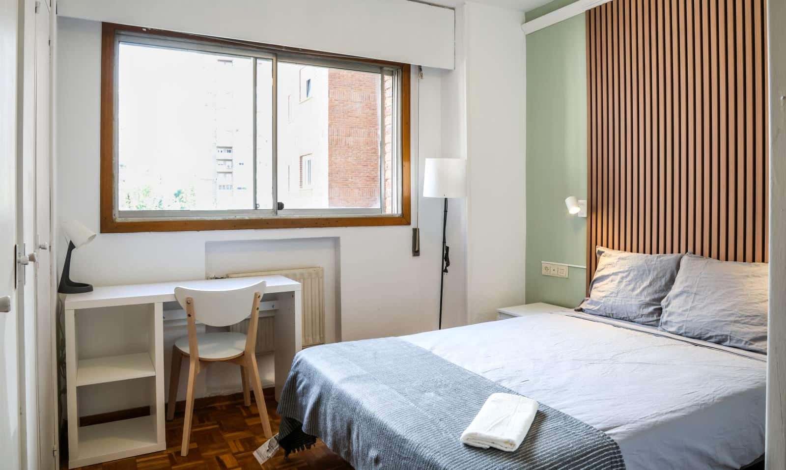 Double bed in Rooms for rent in Madrid