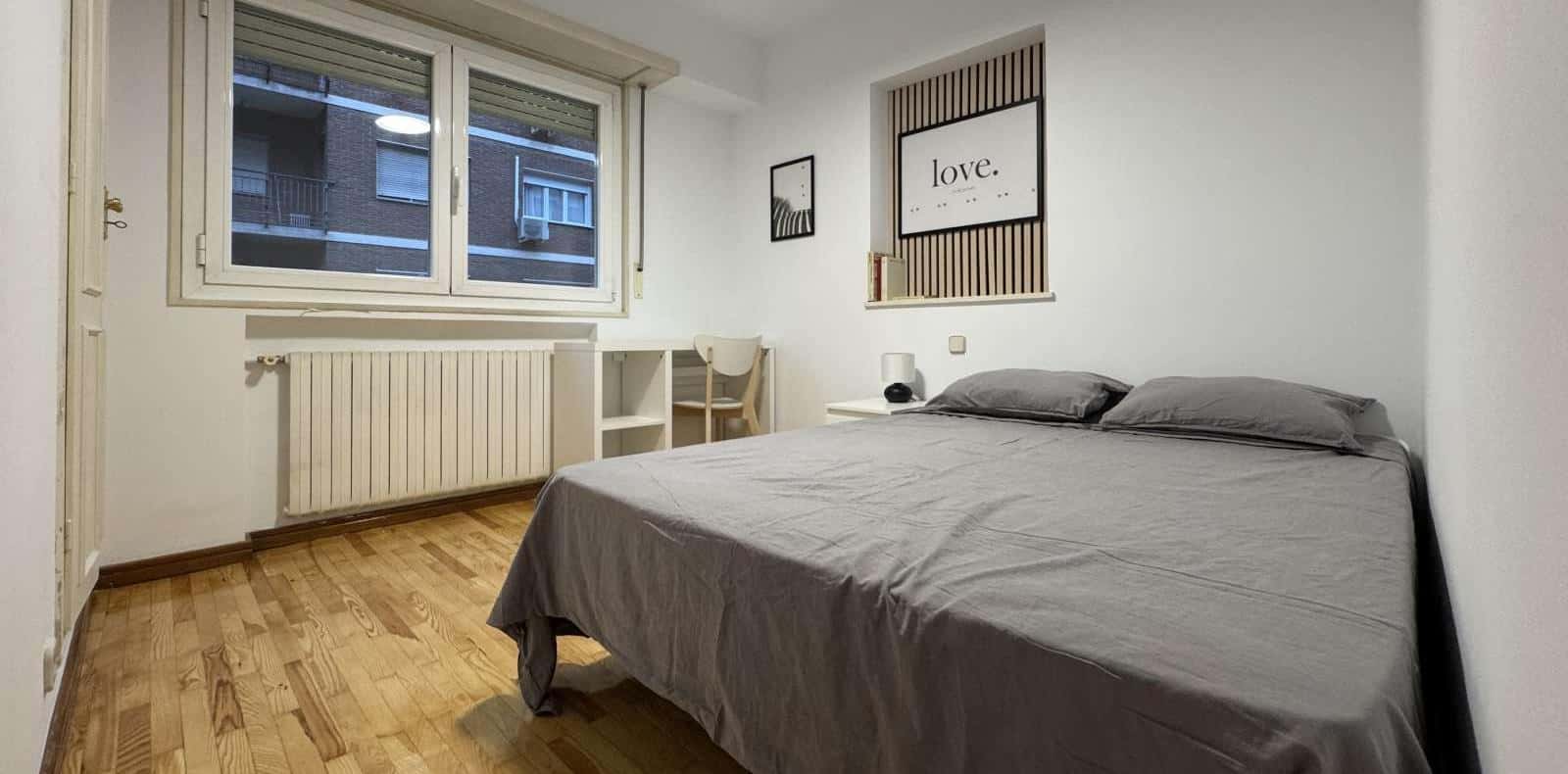 Double bed in Rooms for rent in the center of Madrid