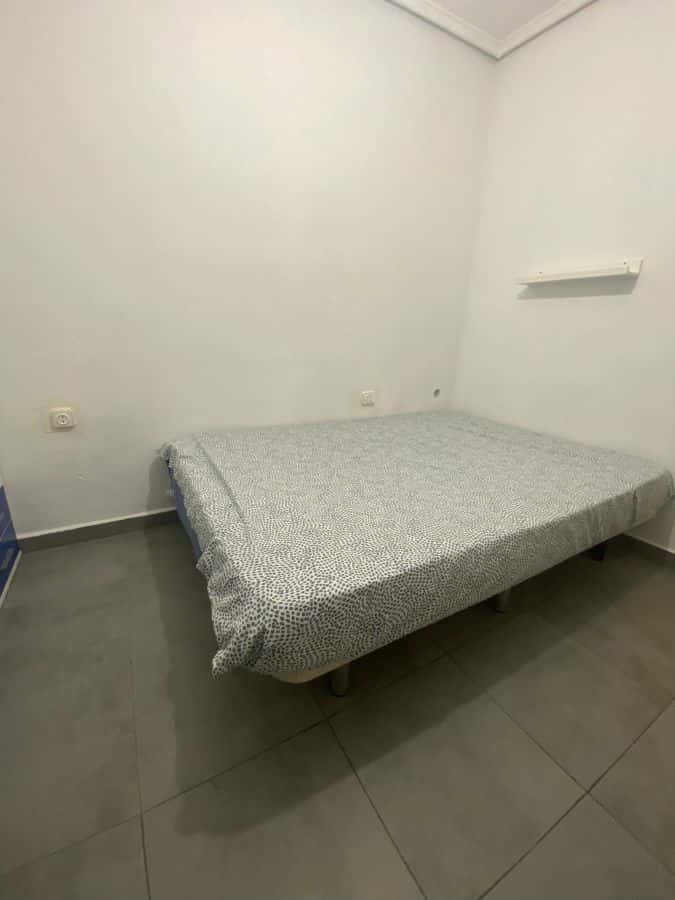 Habitación en piso de 4 habitaciones en Algirós