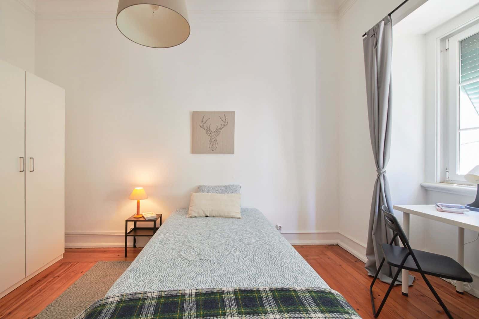 Bedroom in a 6-bedroom apartment in Lisbon - Room 6