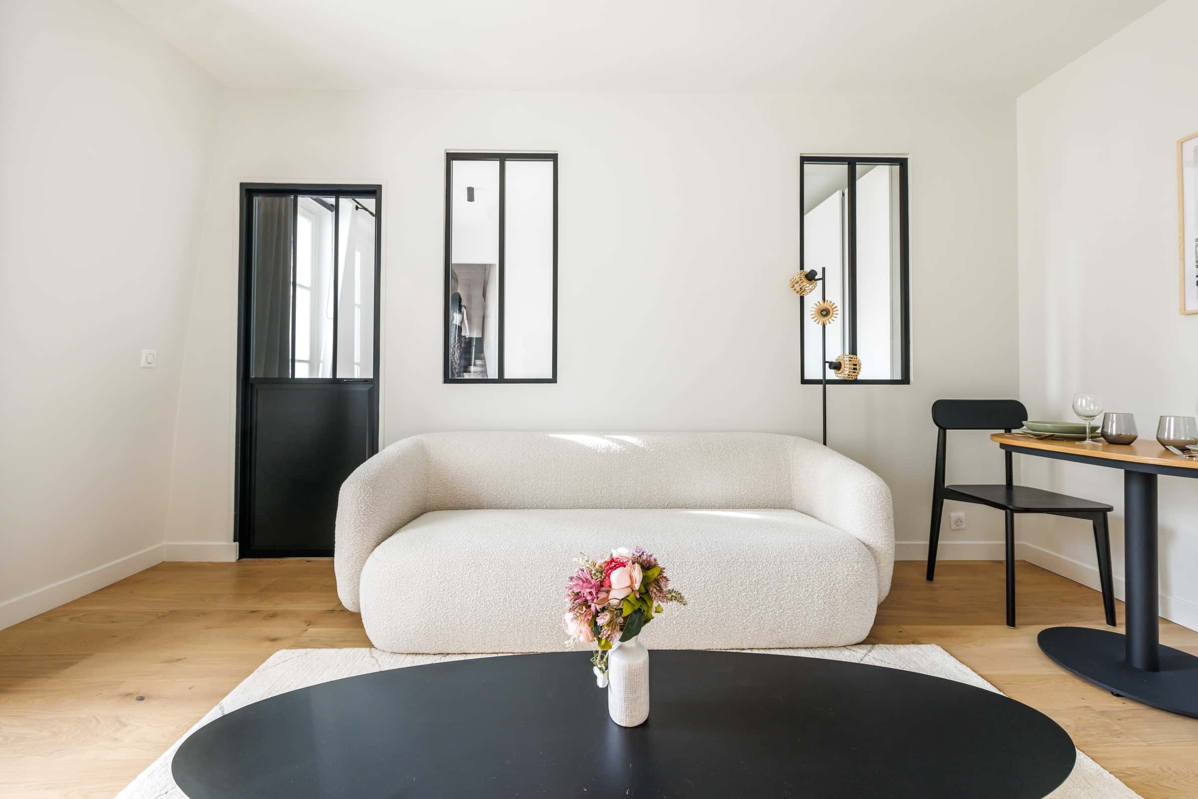 Cozy 1-Bedroom Apartment with Stunning Views