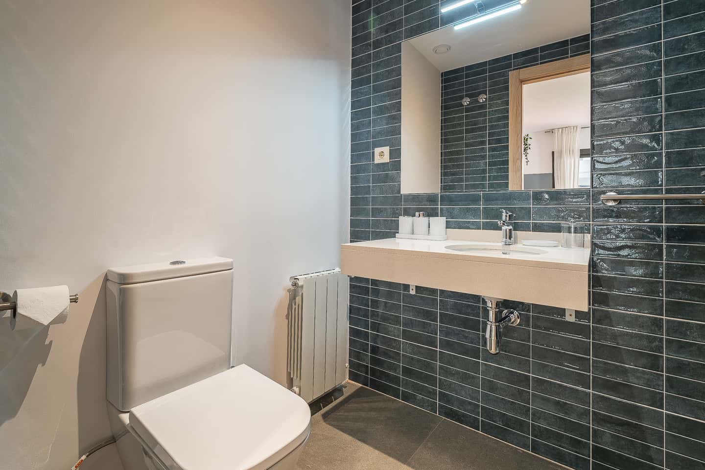 GLADSTONE: NEWLY RENOVATED APARTMENT - RESIDENCE