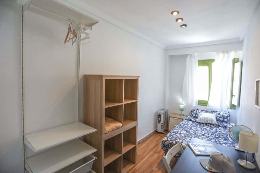 Habitación en piso de 4 habitaciones en Ciutat Vella