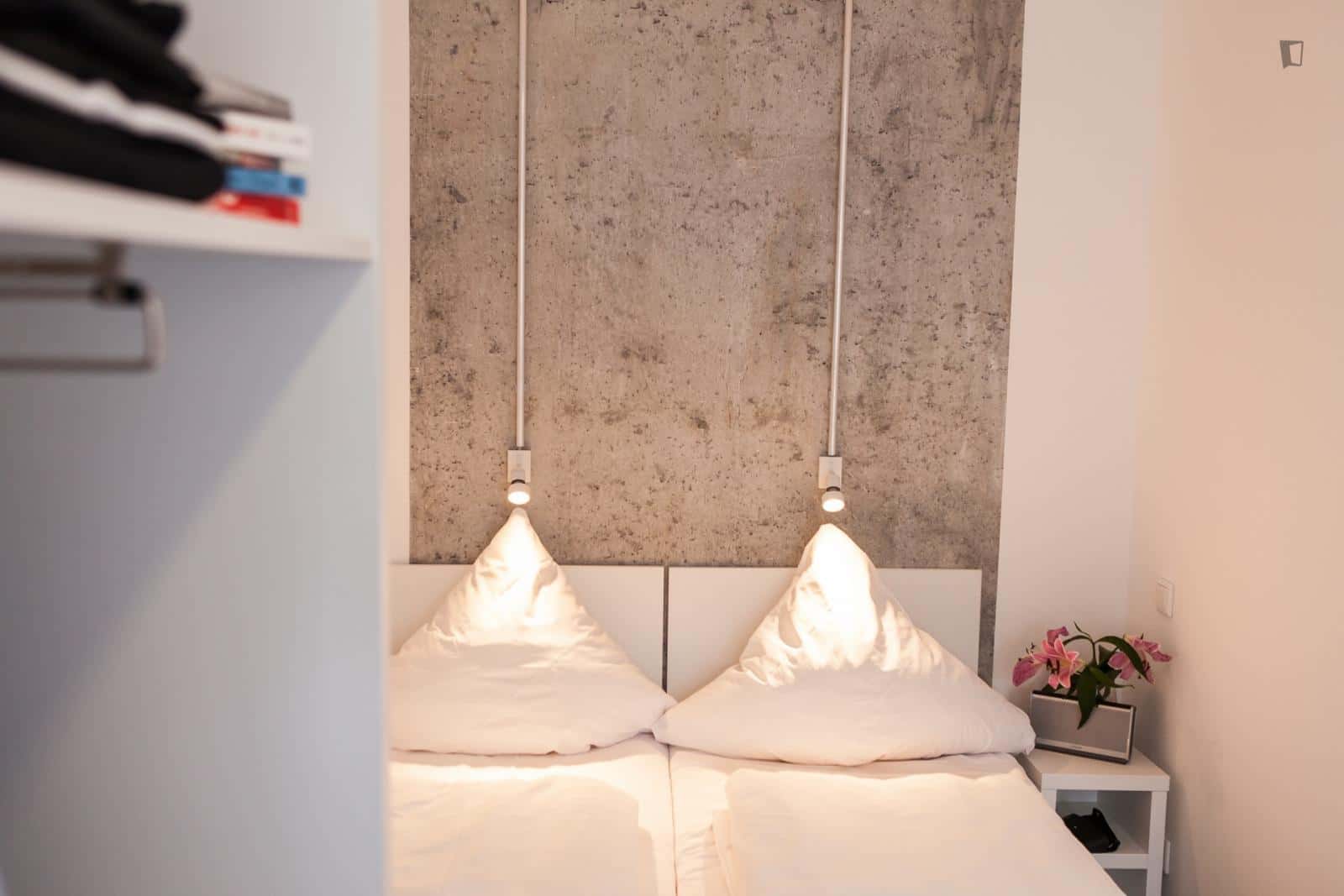 Room in Möckernstraße, Berlin for 68 m² with 3 bedrooms - Photo 3