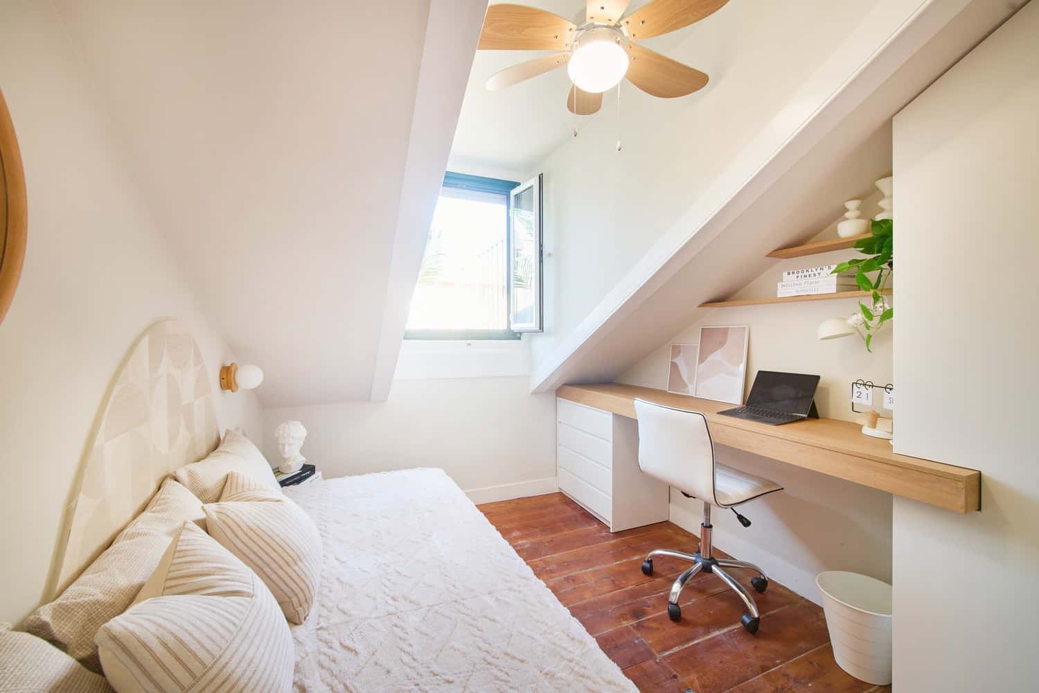 Room 4 - 98. Largo Vitorino Damasio 2 AFE