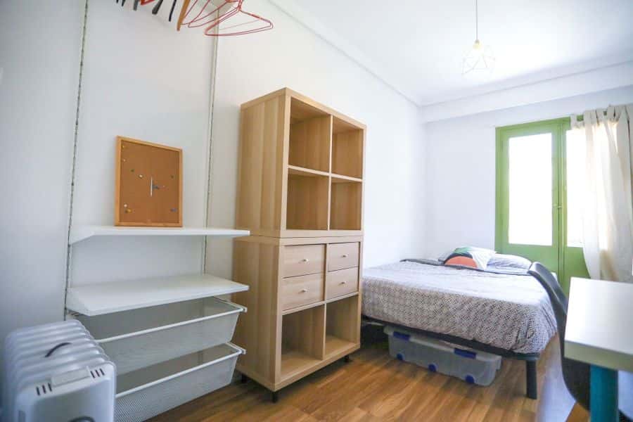 Habitación en piso de 4 habitaciones en Ciutat Vella