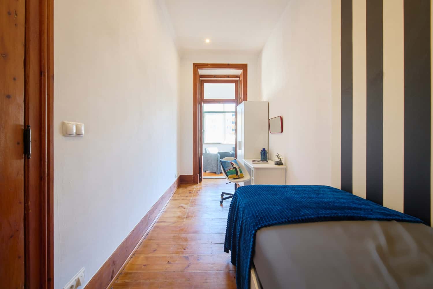 Room 6 - 73. Av.Duque de Avila 131 2E