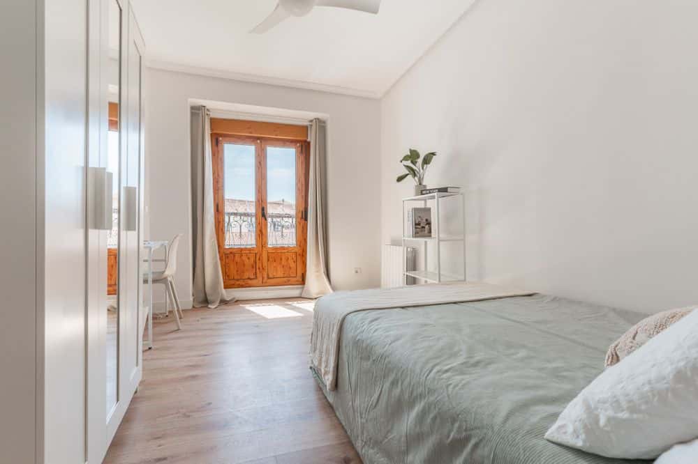 Habitación con balcón en la calle Redondilla