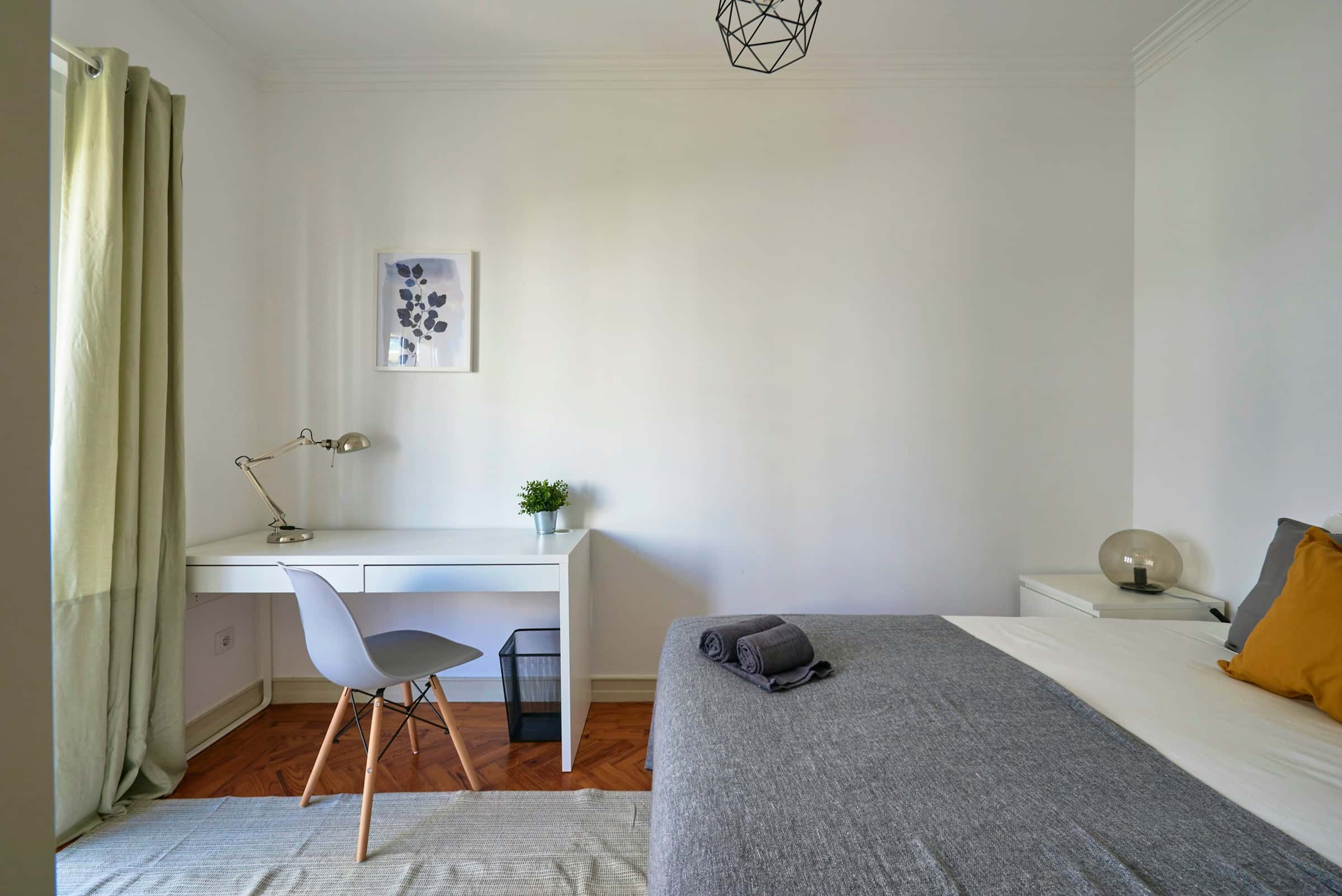 Bedroom in a 7-bedroom apartment in R. Pedro Nunes, Lisbon - Room 1