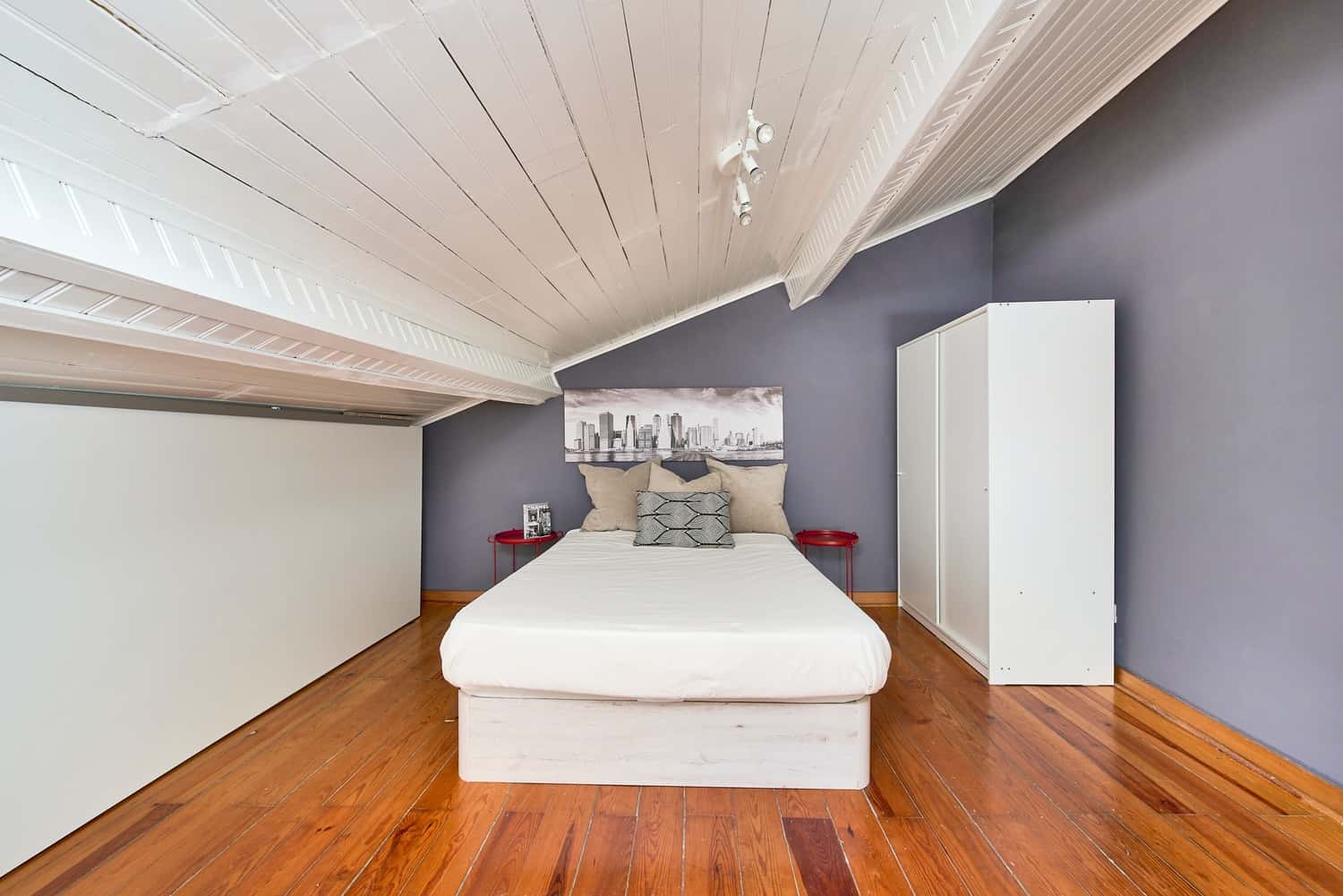 Room 8 - 82. Travessa de Santo António à Graça 2 3°