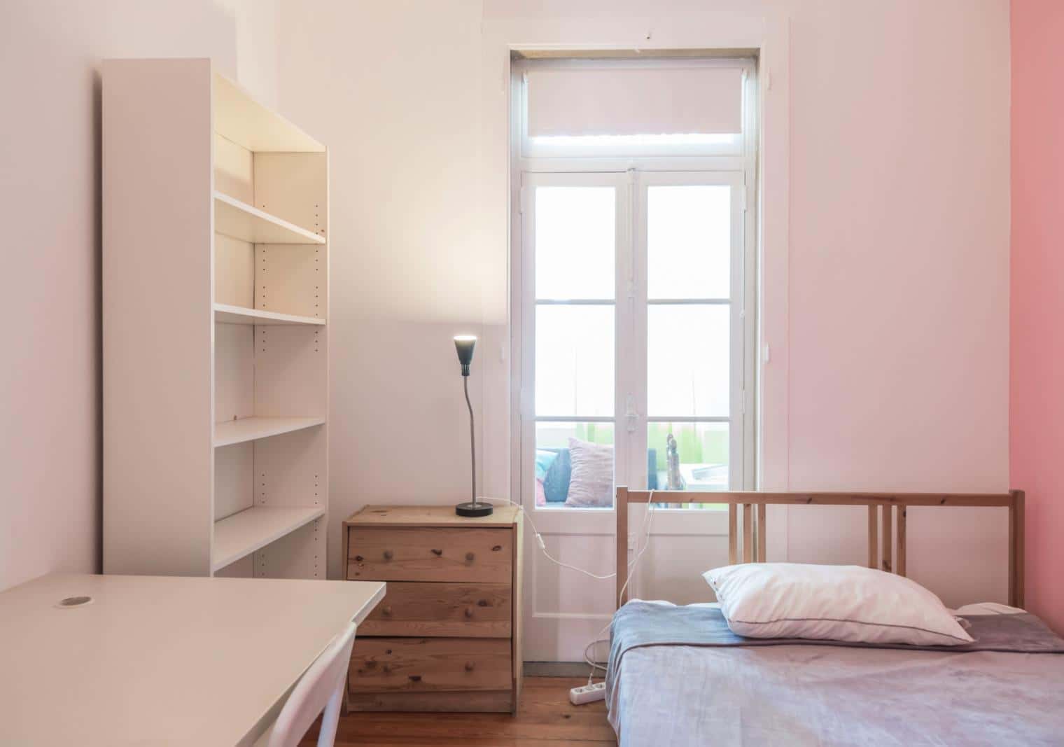 Quarto com cama de casal em apartamento com 7 quartos - FLAT B - B6