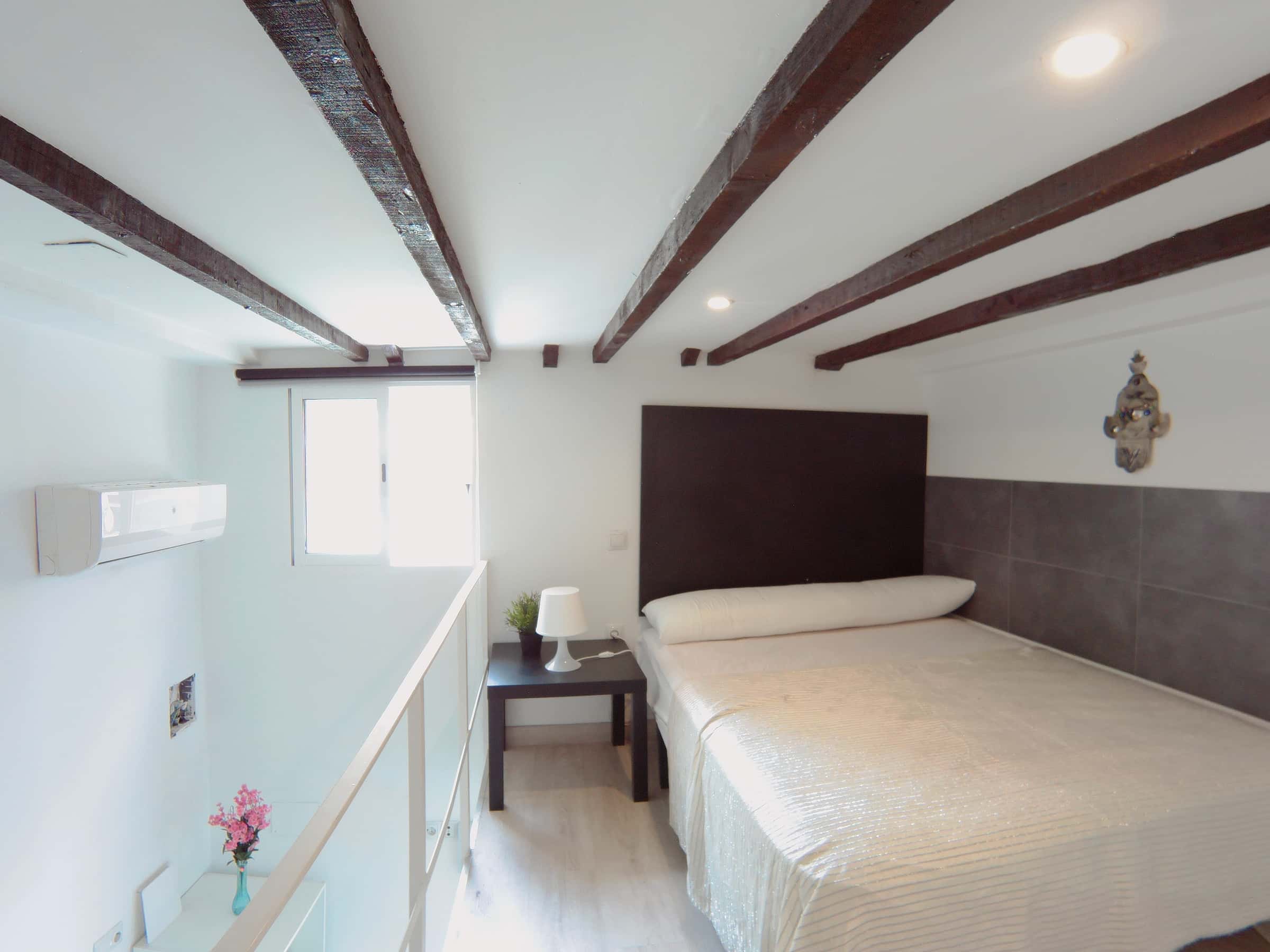 Room Calle Almendrales