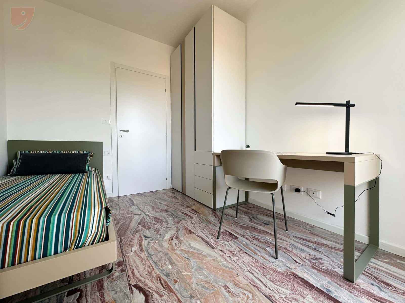 Room in Via Giuseppe Compagnoni, Ferrara for 172 m² with 9 bedrooms