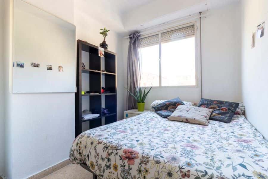 Habitación en piso de 4 habitaciones en Ciutat Jardi