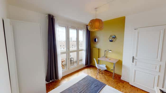 Listing photo thumbnail