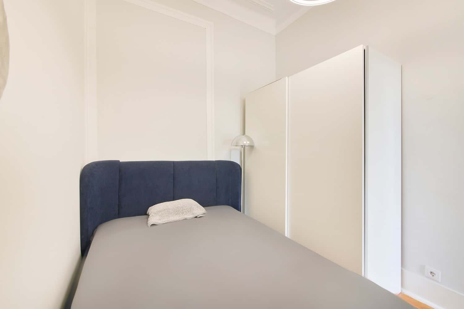 Room 7 - 96. Largo Vitorino Damasio 2 3E