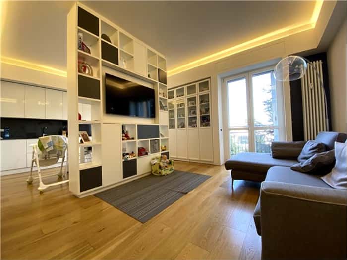 Listing photo thumbnail