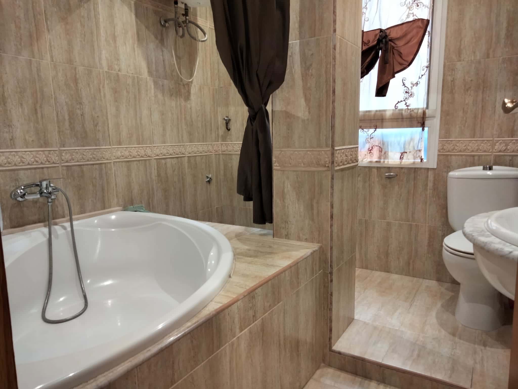 Habitacion privada en Calle Benasal , Castellon