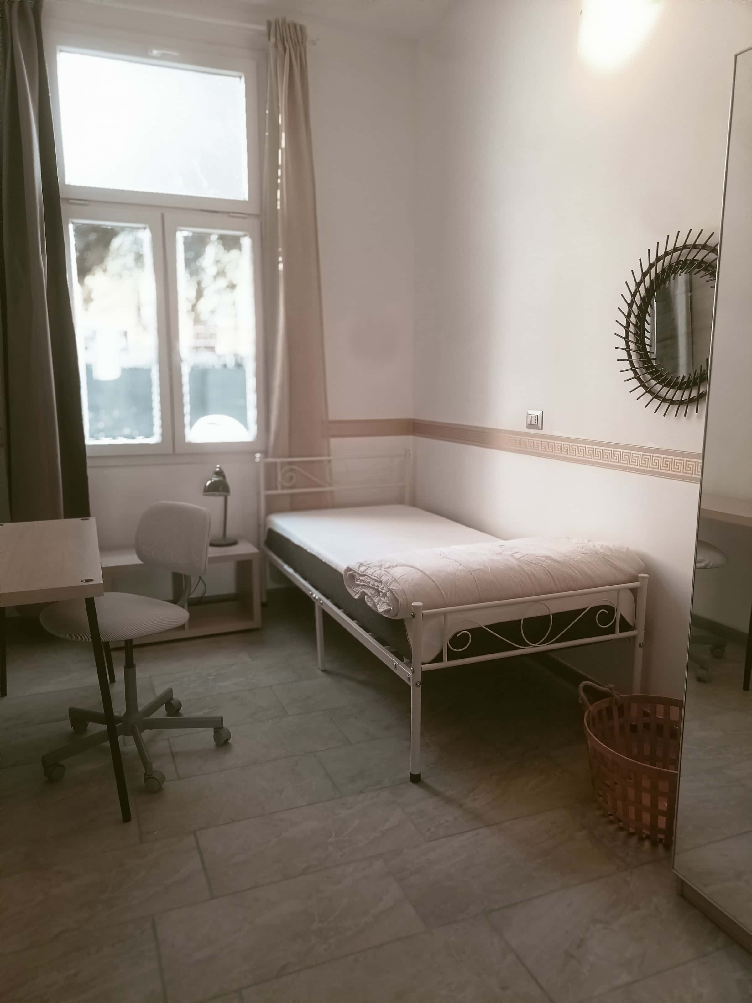 Room in Via Castellammare, Milano for 120 m² with 4 bedrooms