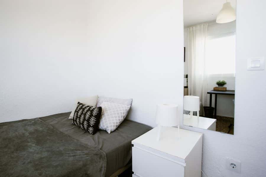 Habitación en piso de 5 habitaciones en Algirós