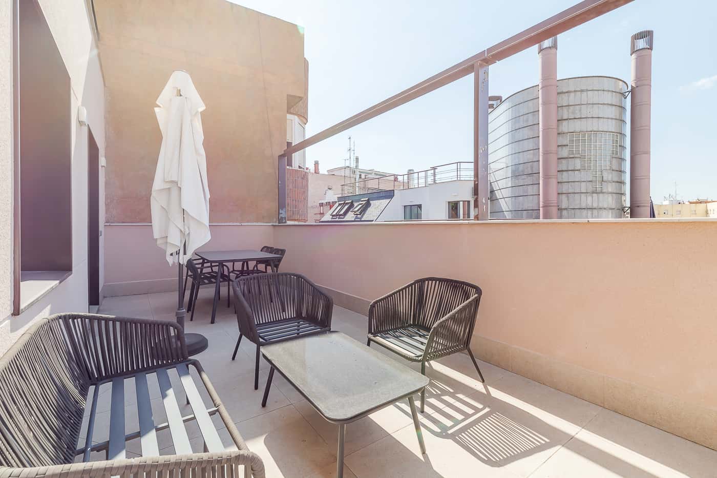 1 Bedroom Penthouse con terraza en Calle Limonero