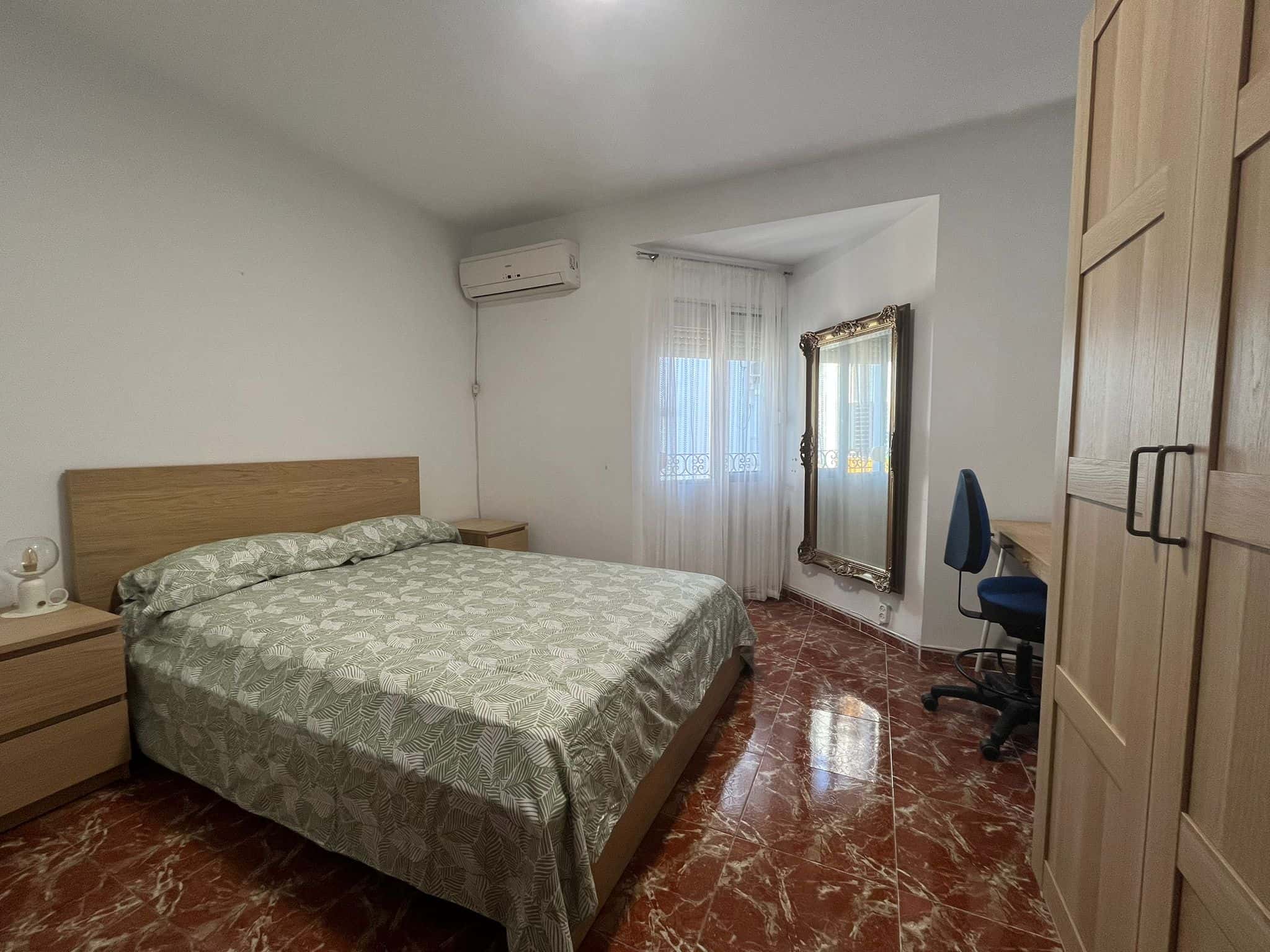 Habitación en Grupo Nuestra Señora del Amparo, Sevilla