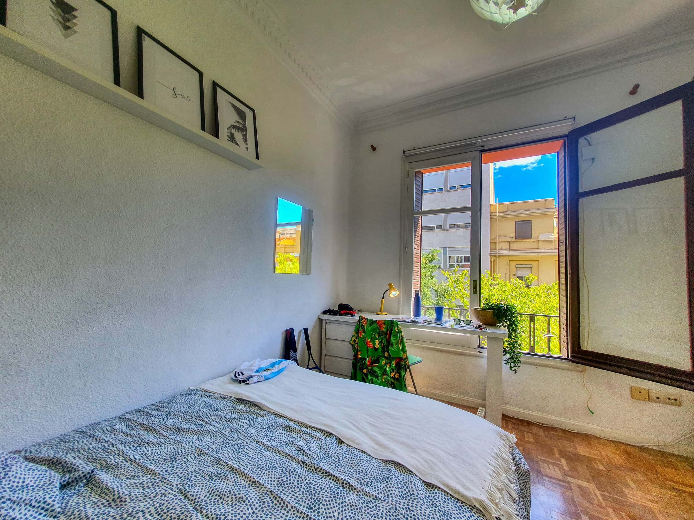 Chambre dans Calle de Vallehermoso, Madrid pour 100 m² avec 5 chambres