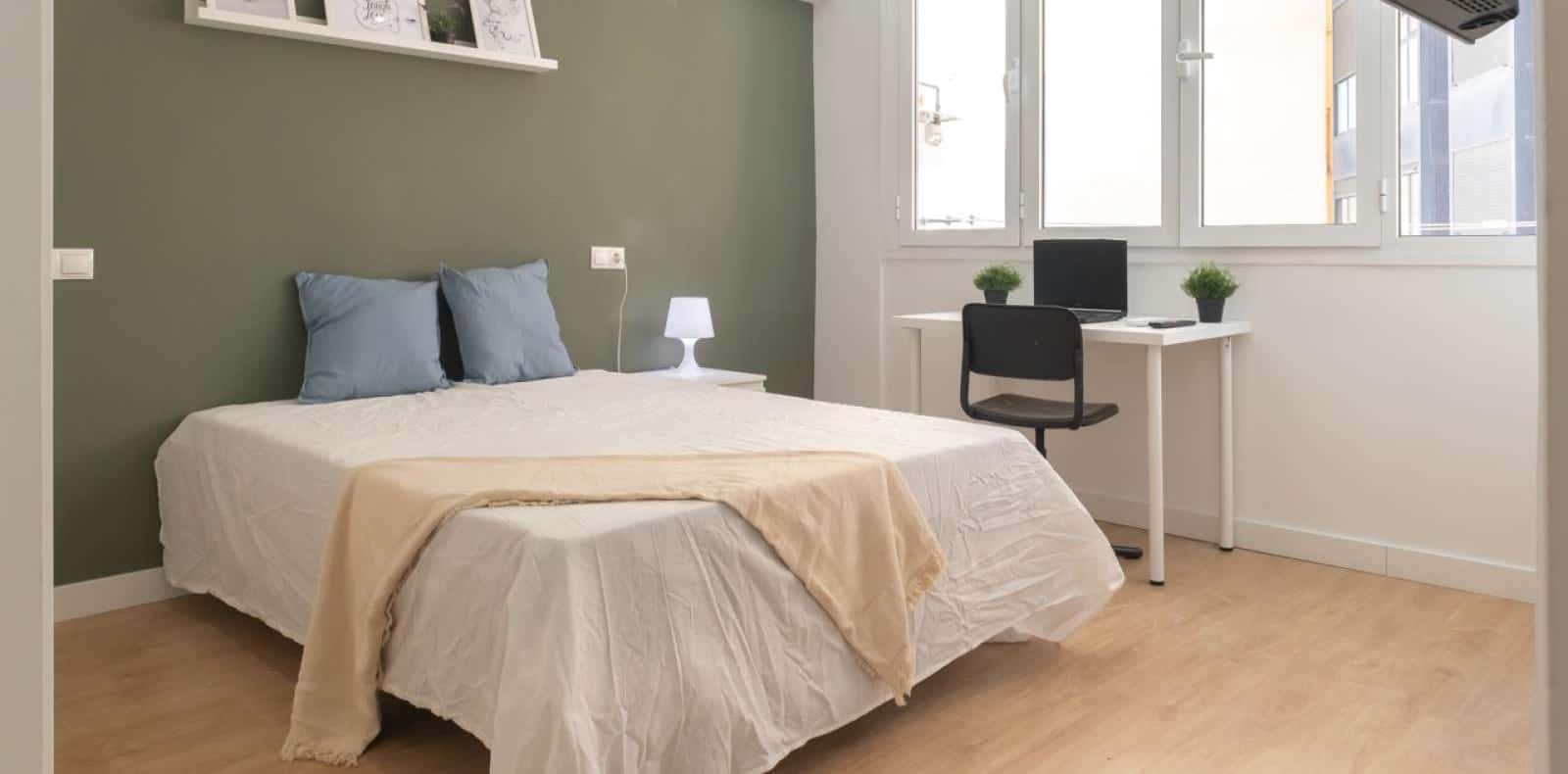Double bed in Rooms for rent in 4-bedroom apartment in Arganzuela
