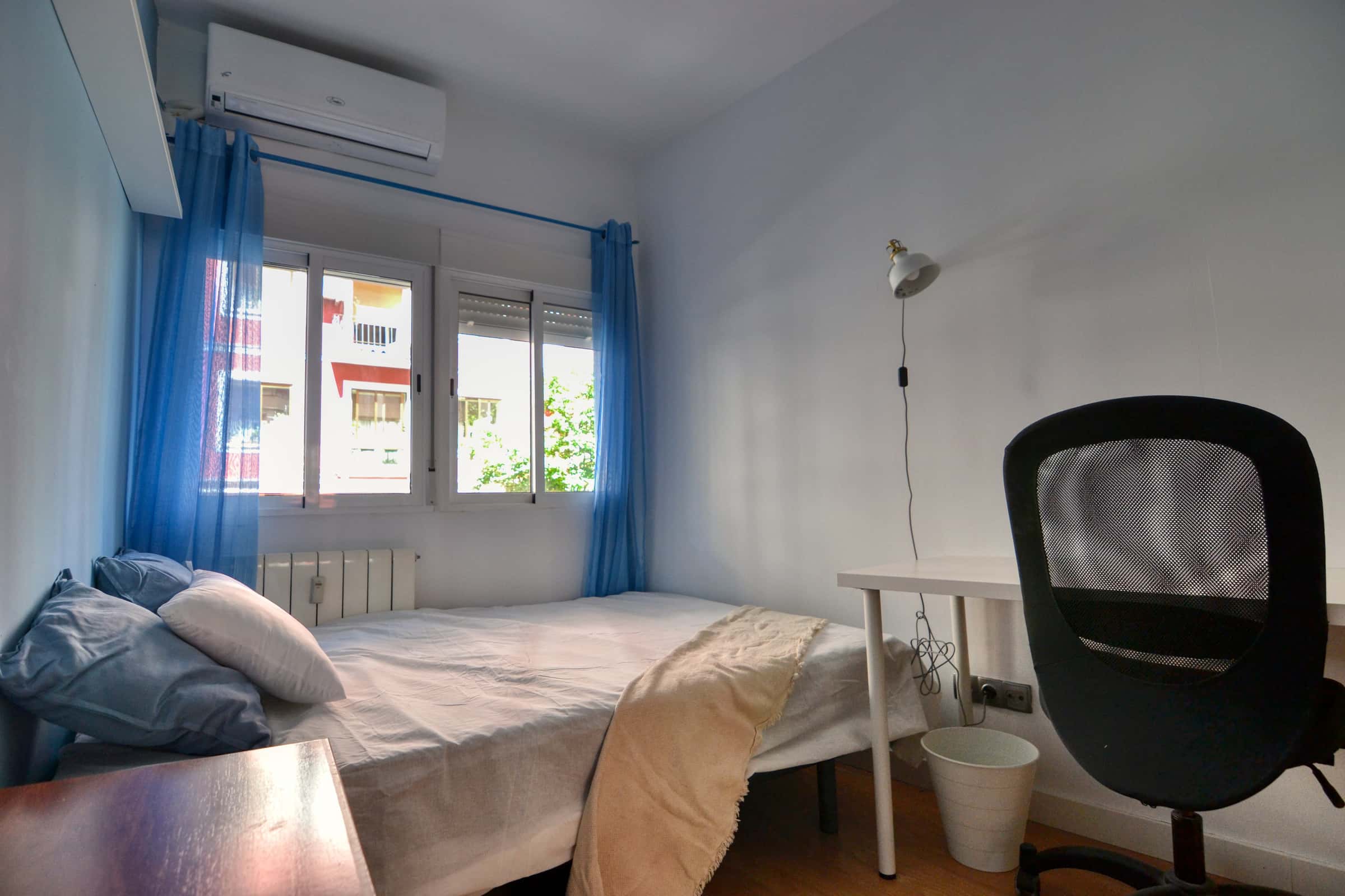 Chambre dans Calle de Cartagena, Madrid pour 100 m² avec 5 chambres
