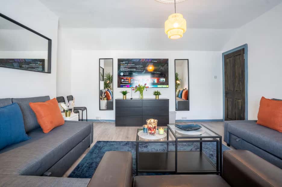 Spacious 2BR Maisonette | 2 Baths | Huge Lounge