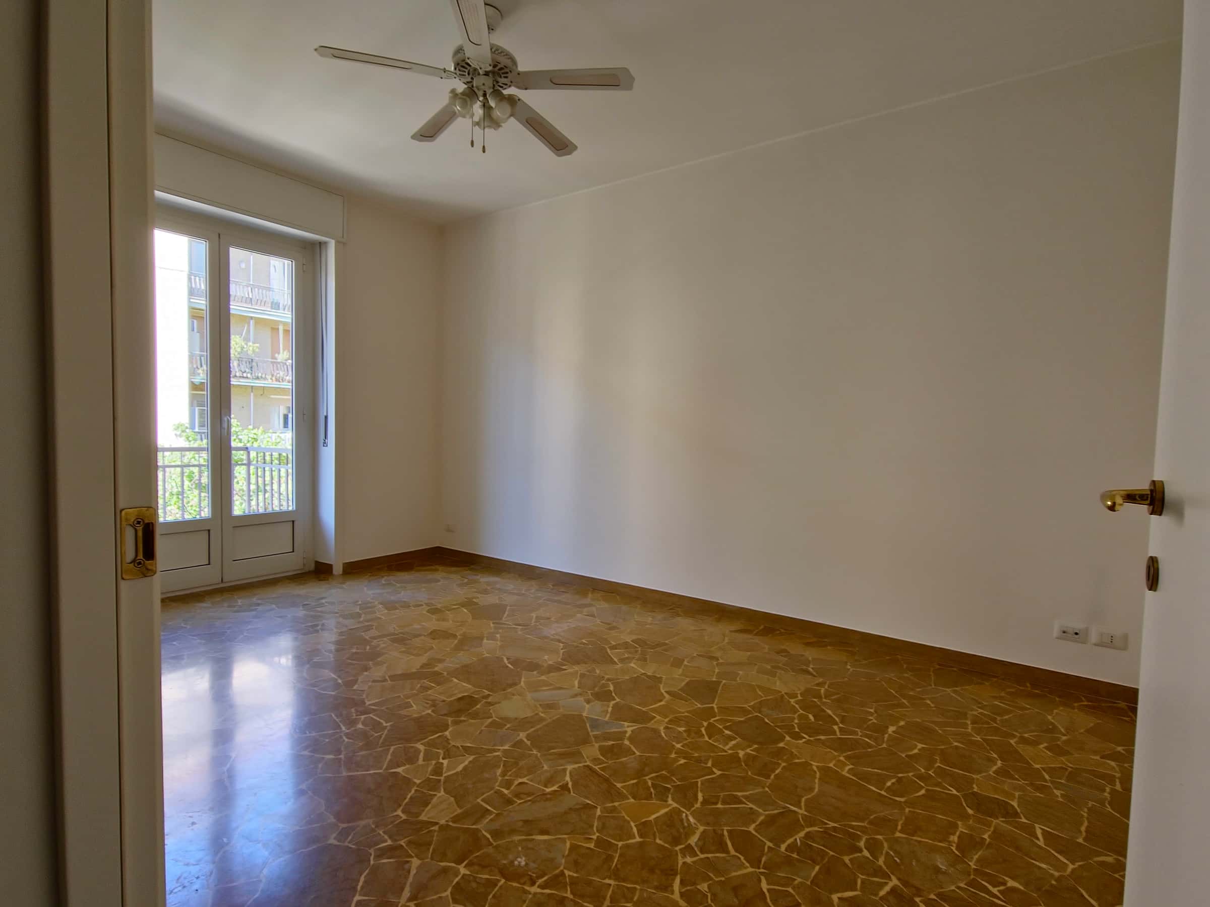 BILOCALE AMPIO CON BALCONE