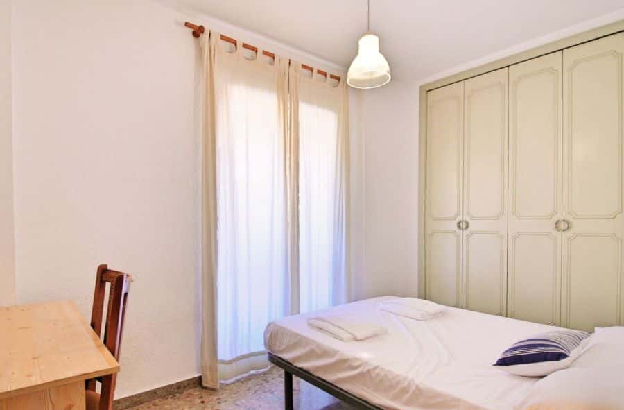 Habitación en piso de 4 habitaciones en Algirós