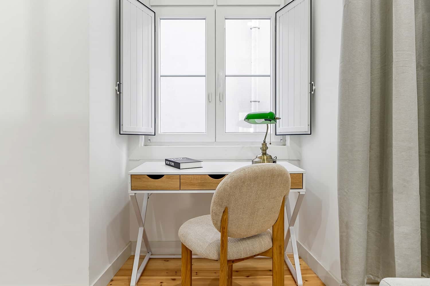 Room 6  - 85. Rua Nova do Almada 80 2E