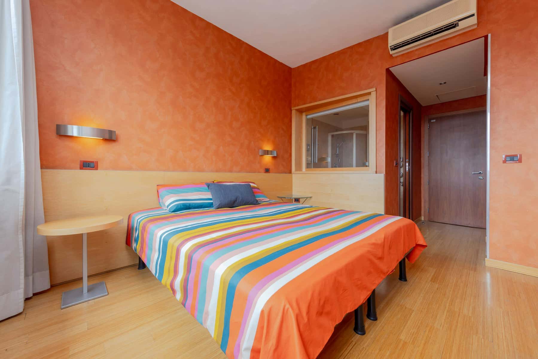 Room in Lungo Dora Napoli, Torino for 1100 m² with 10 bedrooms