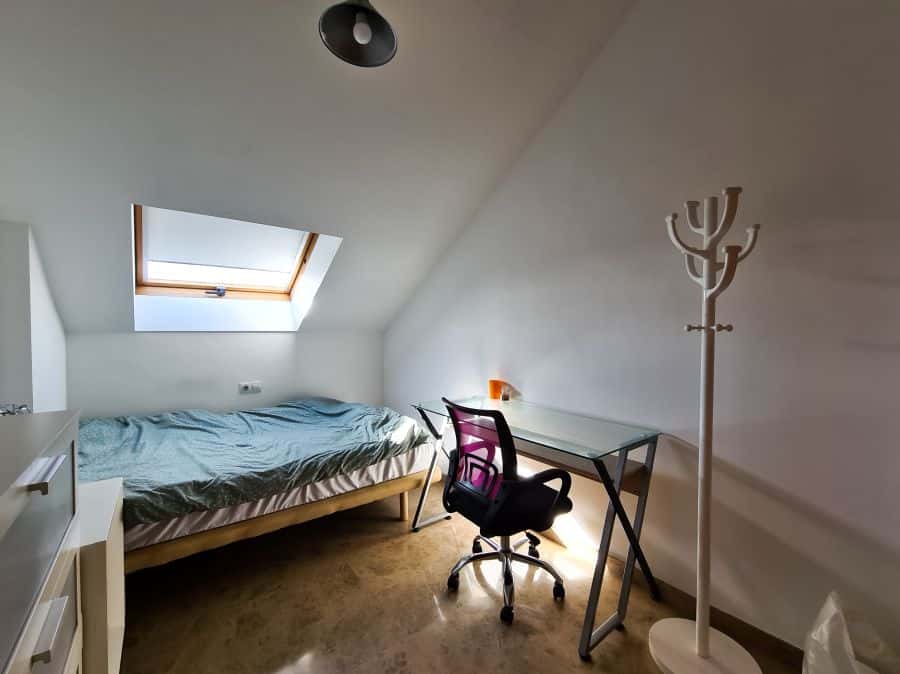 Habitación en piso de 4 habitaciones en Rascaña